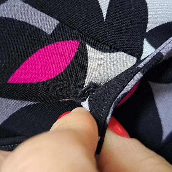 Anne Klein Business/Formal Pleated Criss Cross V-Neck Front Midi Dress. Size 16 - Picture 3 of 9